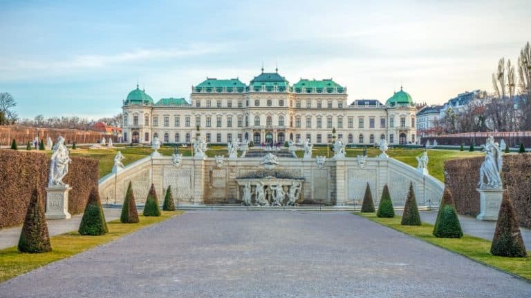 Overview of the Vienna real estate market, historical and modern properties