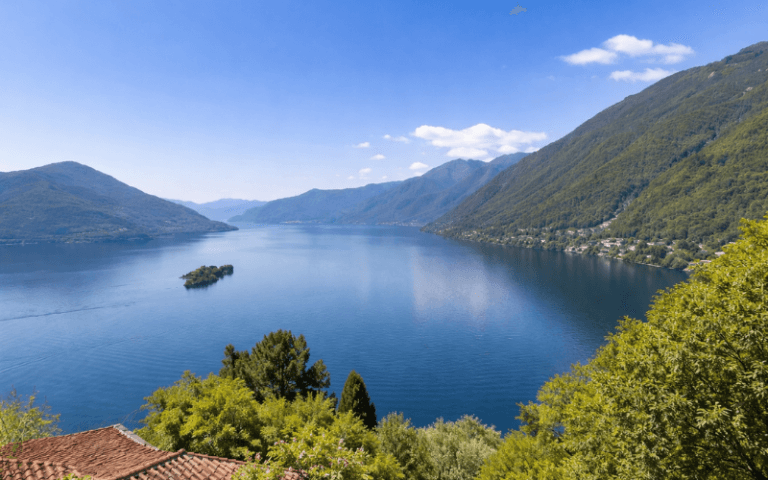 Living in Ticino: homes with uninterrupted lake views