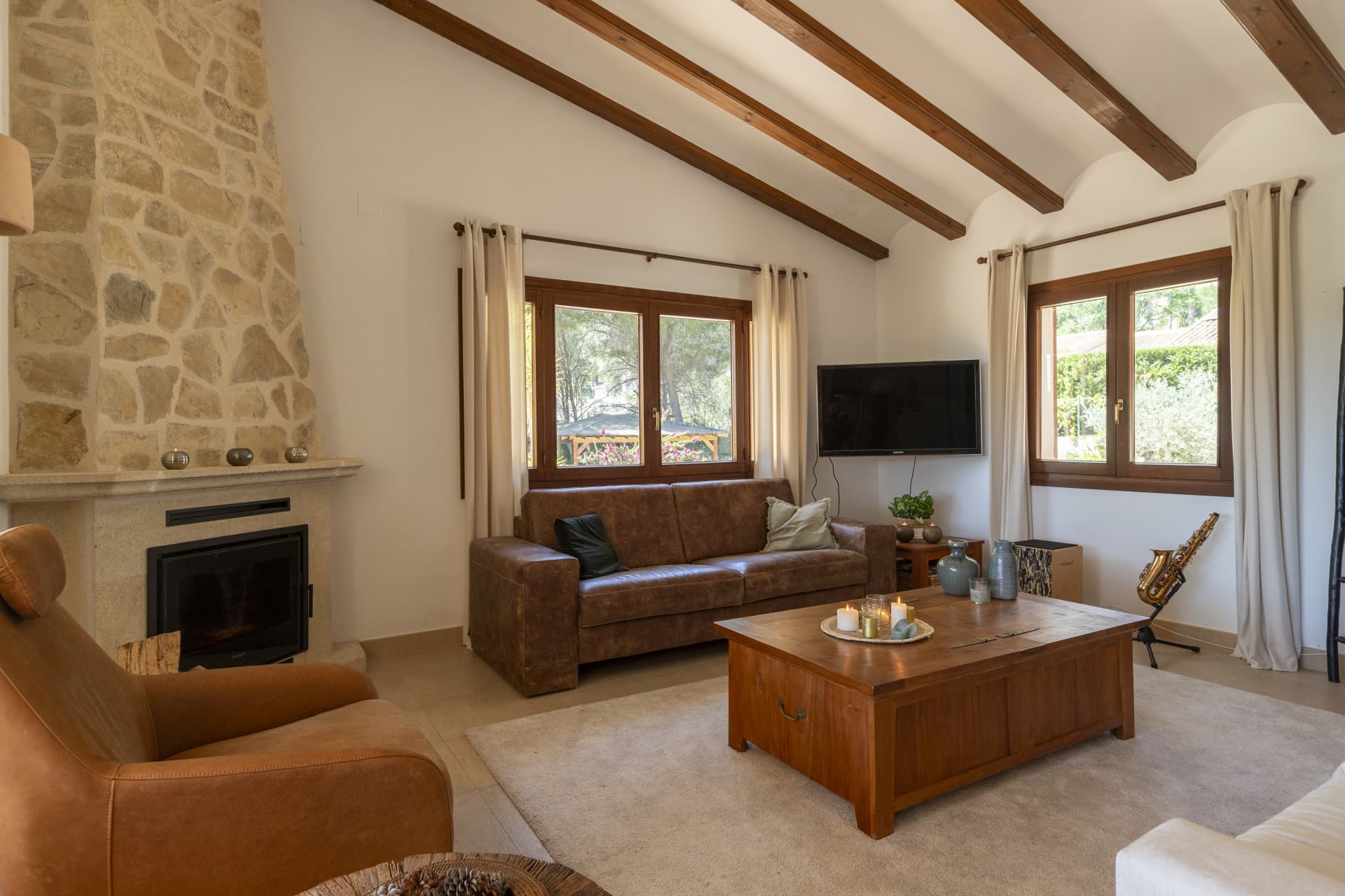 This elegant villa located in the coveted Montgó area of Jávea, Alicante, combines comfort and sustainability in a privileged natural setting. - 5