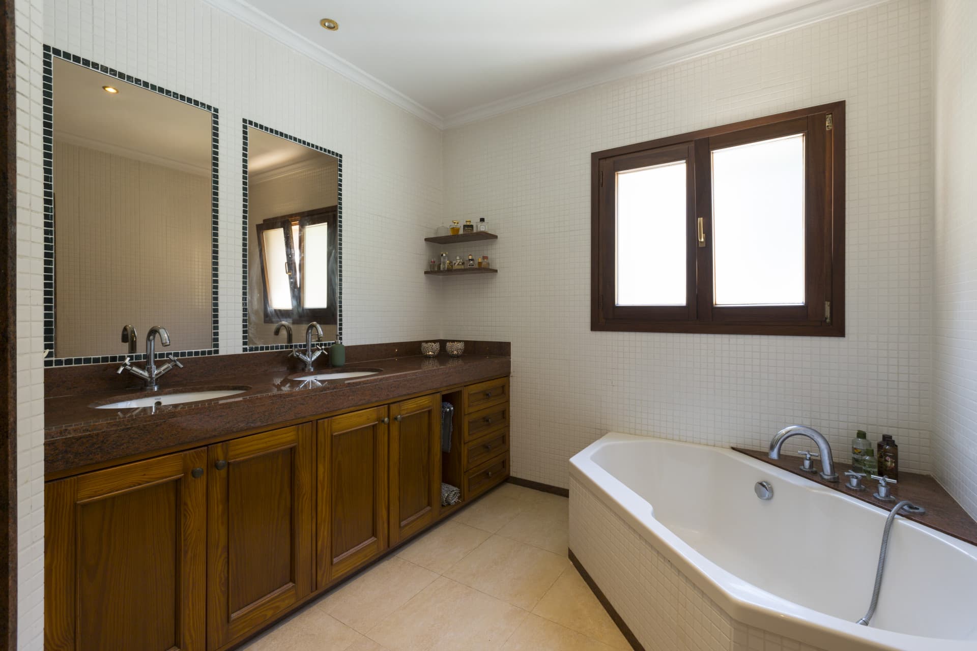 This elegant villa located in the coveted Montgó area of Jávea, Alicante, combines comfort and sustainability in a privileged natural setting. - 8