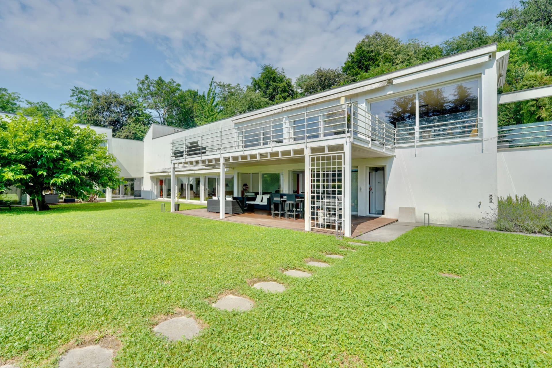 Lugano-Cadro: elegant designer villa with spacious garden for sale - 1