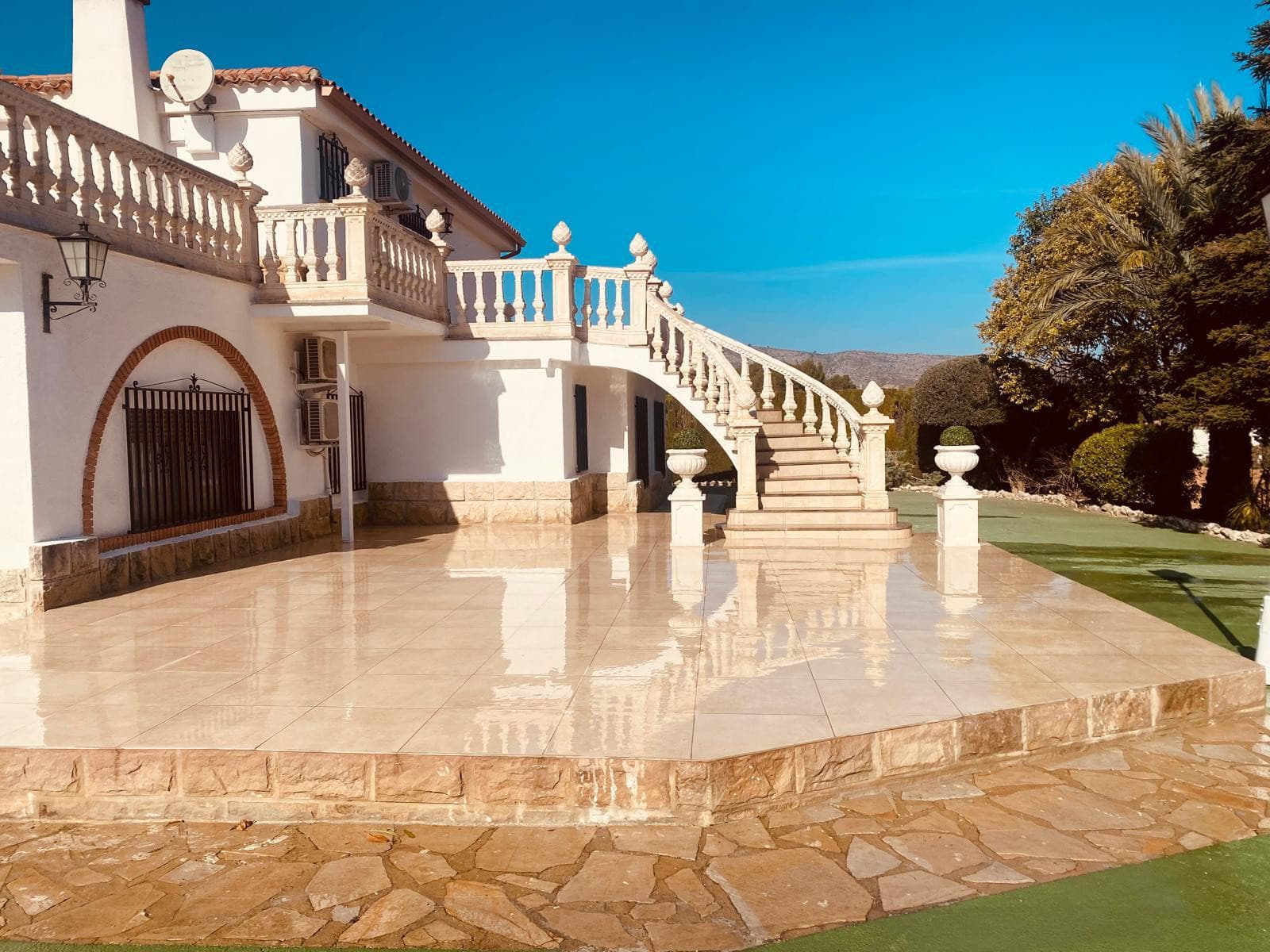 Exclusive finca on a large plot in Onteniente, Valencia - 1