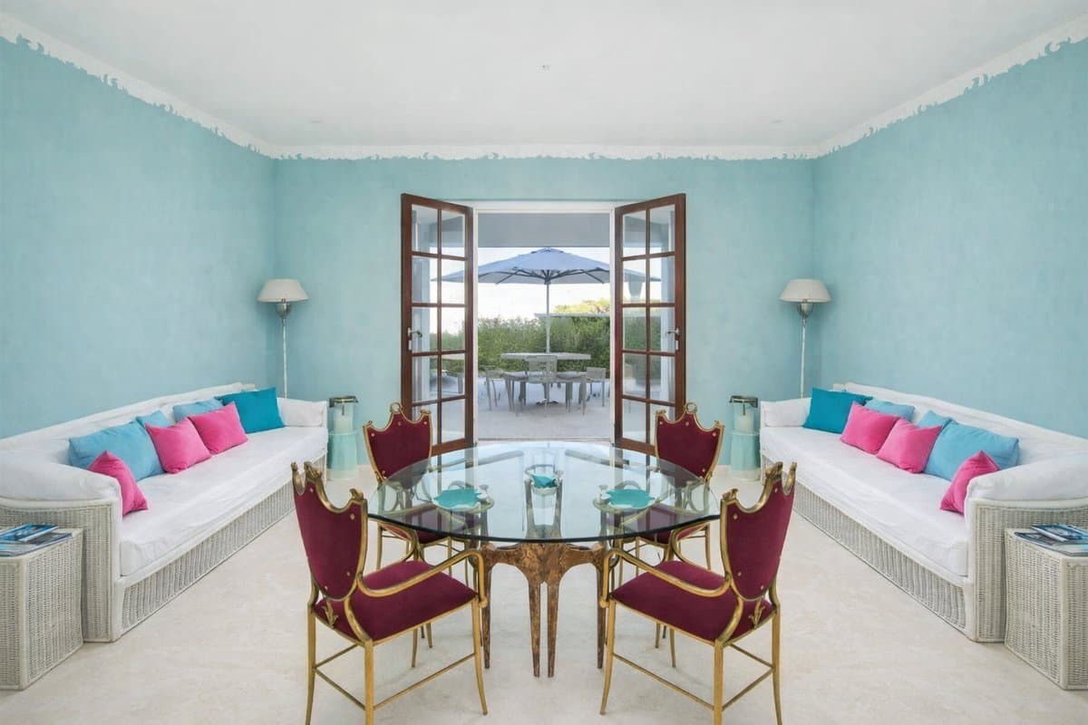 Set in the heart of Marina di Porto Cervo, Seaview Trilocale Sestante unfolds over 2 seafront levels directly facing the harbor entrance. - 2