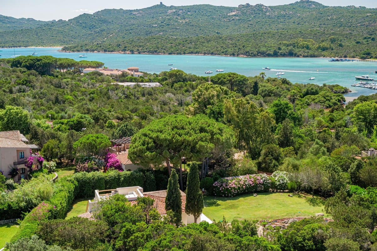 Villa Lizard is an exclusive residence conceived in the spirit of the Wabi Sabi philosophy, effortlessly uniting warmth and understated minimalism. - 1