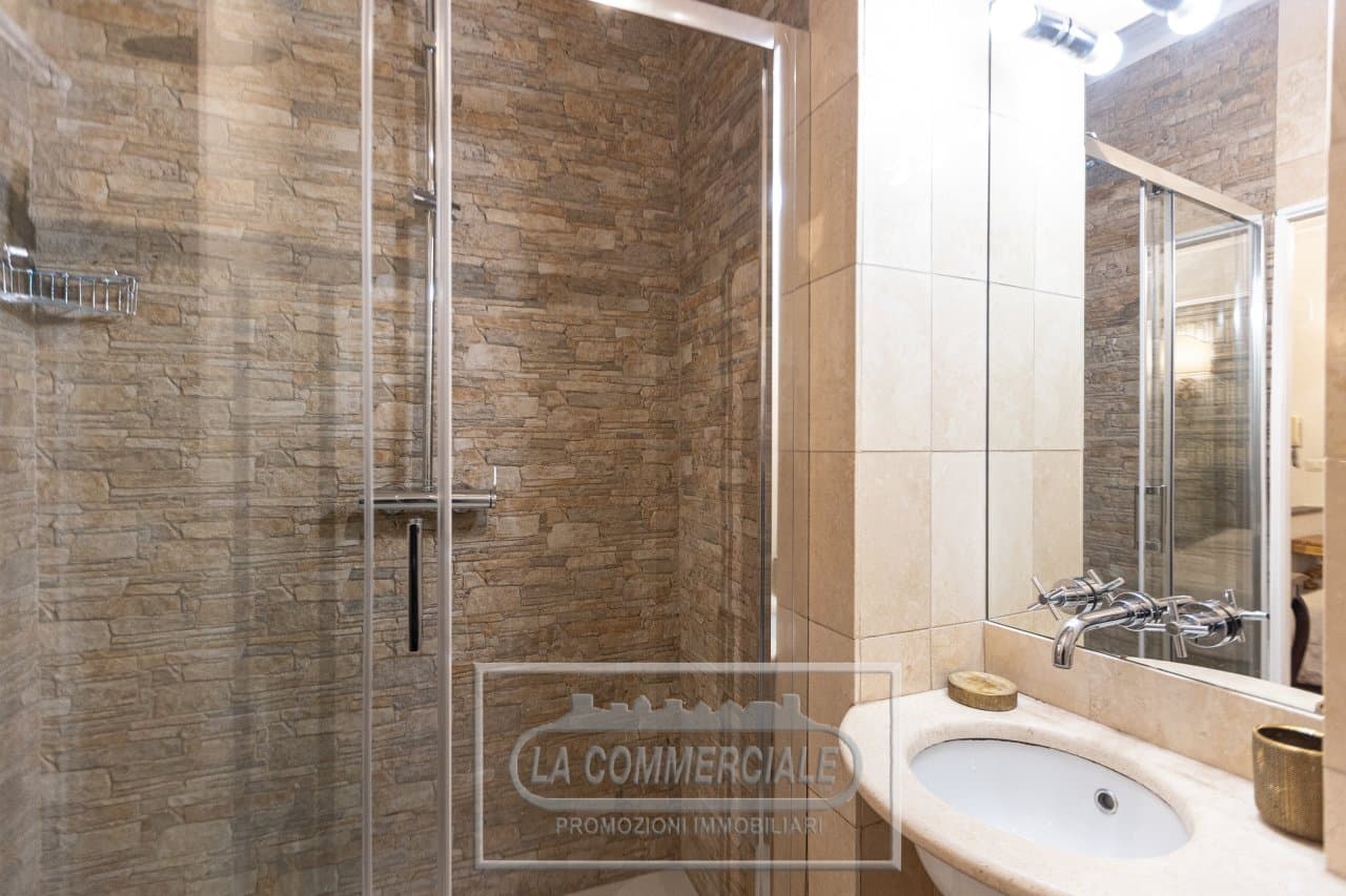 Characteristic pied-à-terre in the heart of Rome - 13
