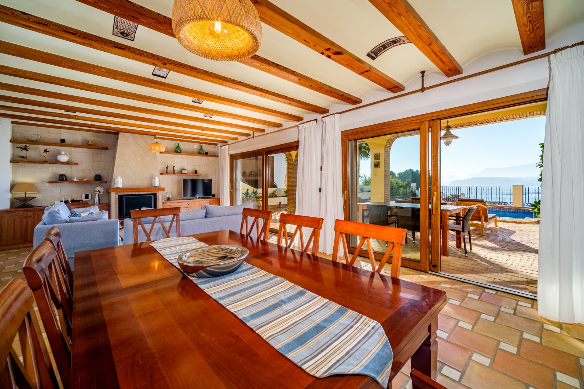 This stunning villa is located in the beautiful town of Moraira, in the province of Alicante. - 10