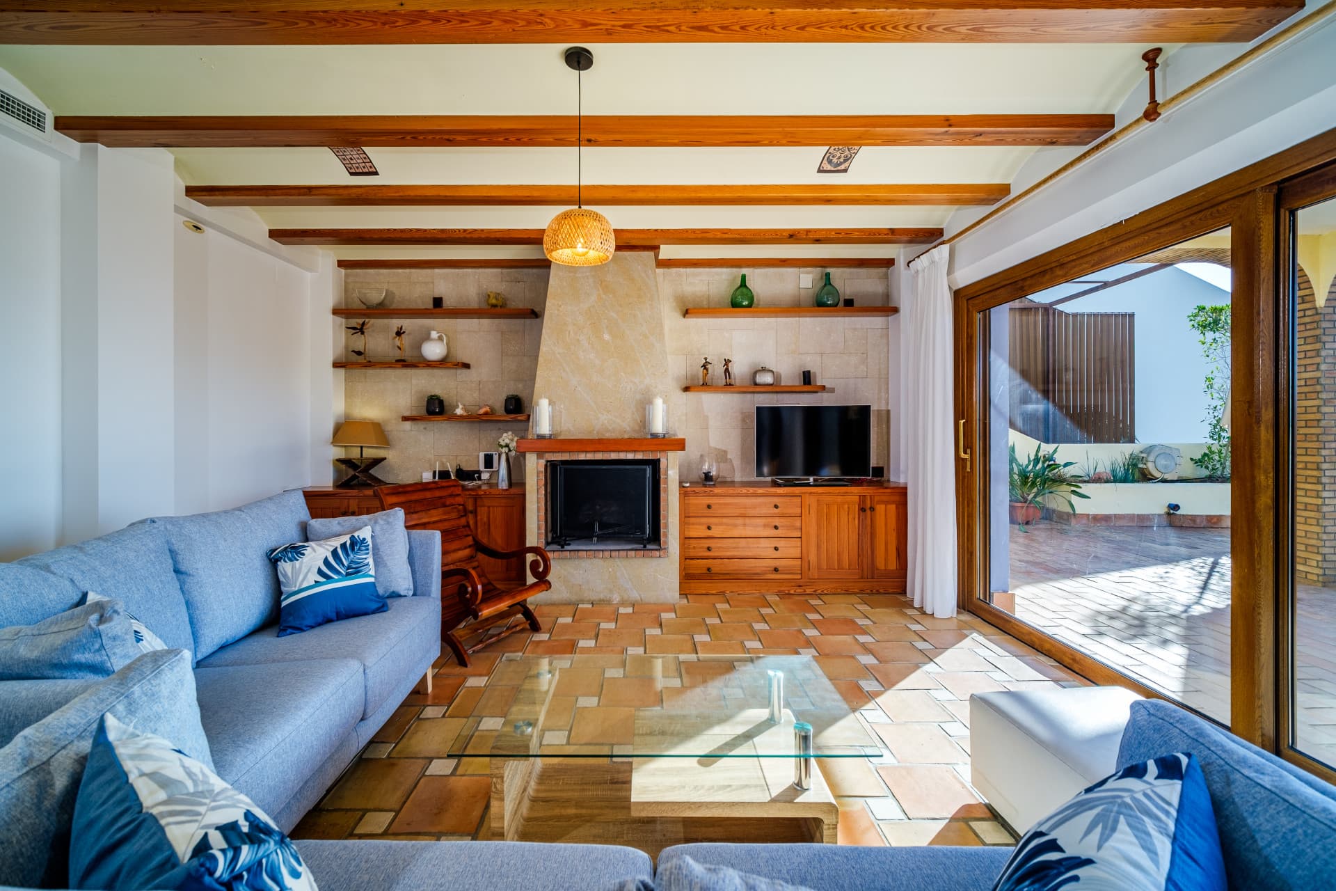 This stunning villa is located in the beautiful town of Moraira, in the province of Alicante. - 8