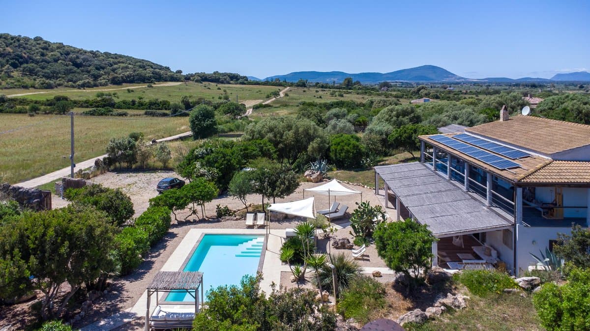 Villa Shakti is an elegant residence set in the countryside of Alghero, at the heart of the Riviera del Corallo. - 2