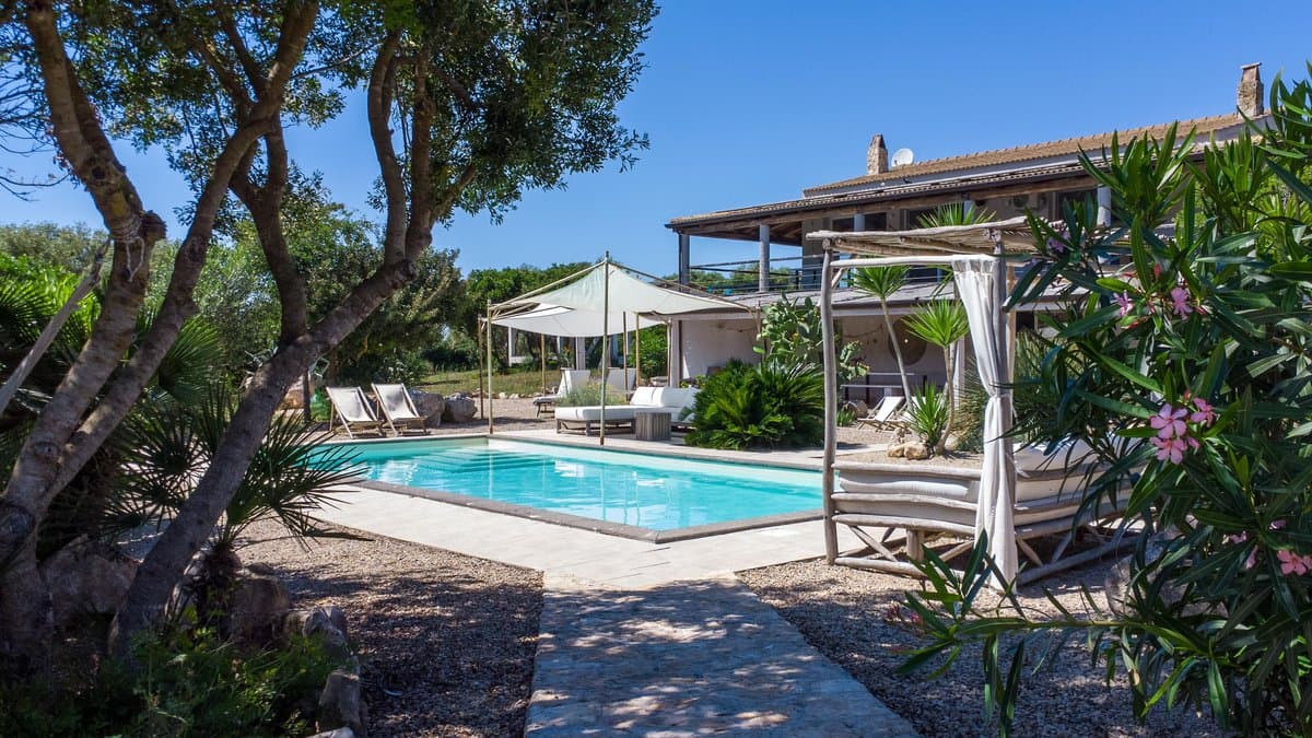 Villa Shakti is an elegant residence set in the countryside of Alghero, at the heart of the Riviera del Corallo. - 1