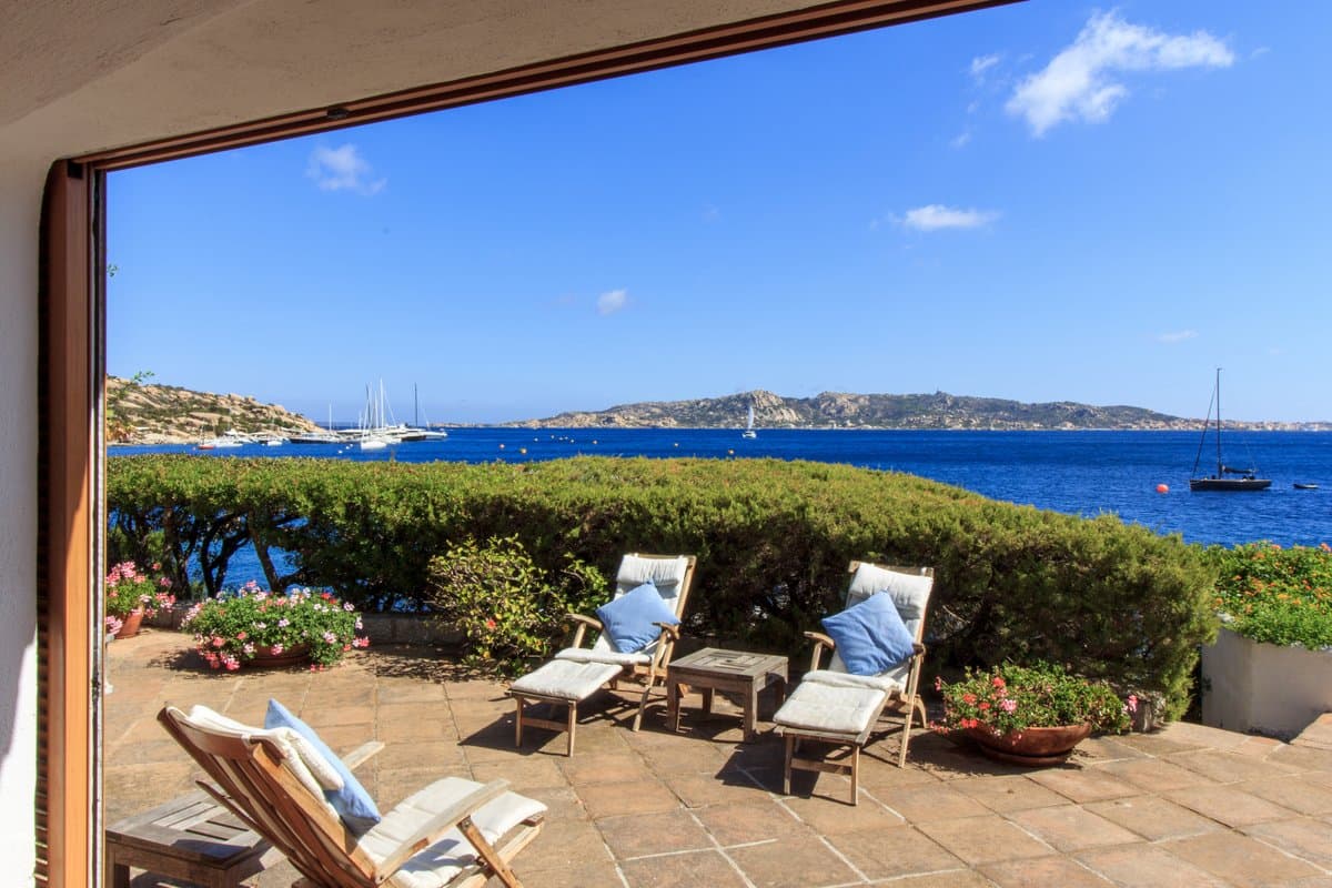 Villa Overlooking the Sea - 4