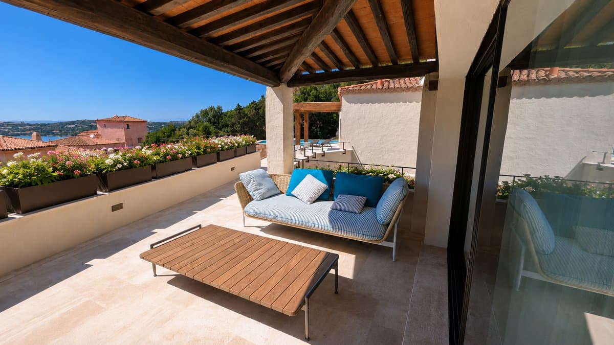 NEW VILLA HERMES is a fully renovated villa situated in the center of Porto Cervo. - 4