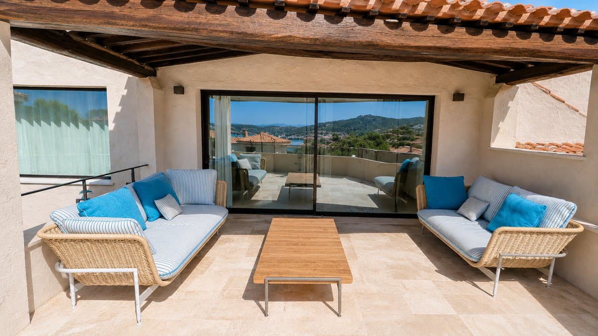 NEW VILLA HERMES is a fully renovated villa situated in the center of Porto Cervo. - 2