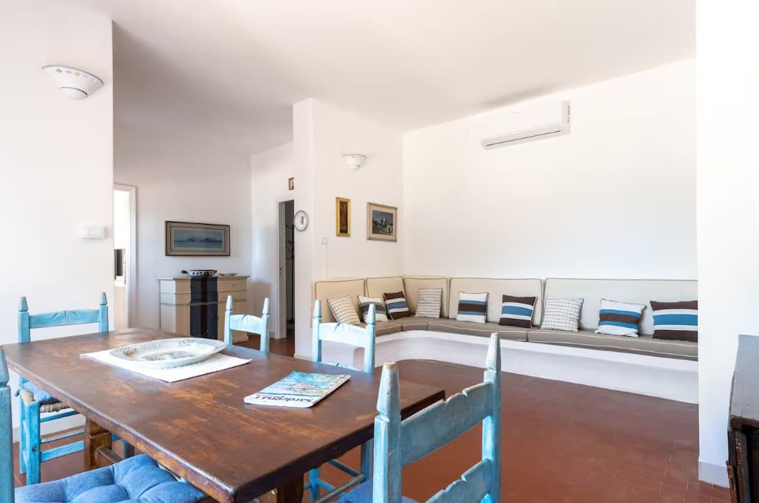 Cala Girgolu – Diese Villa in erster Meereslinie befindet sich in der Bucht von Cala Girgolu. - 3