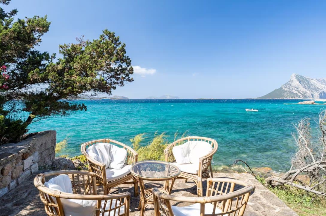 Cala Girgolu – Beachfront villa