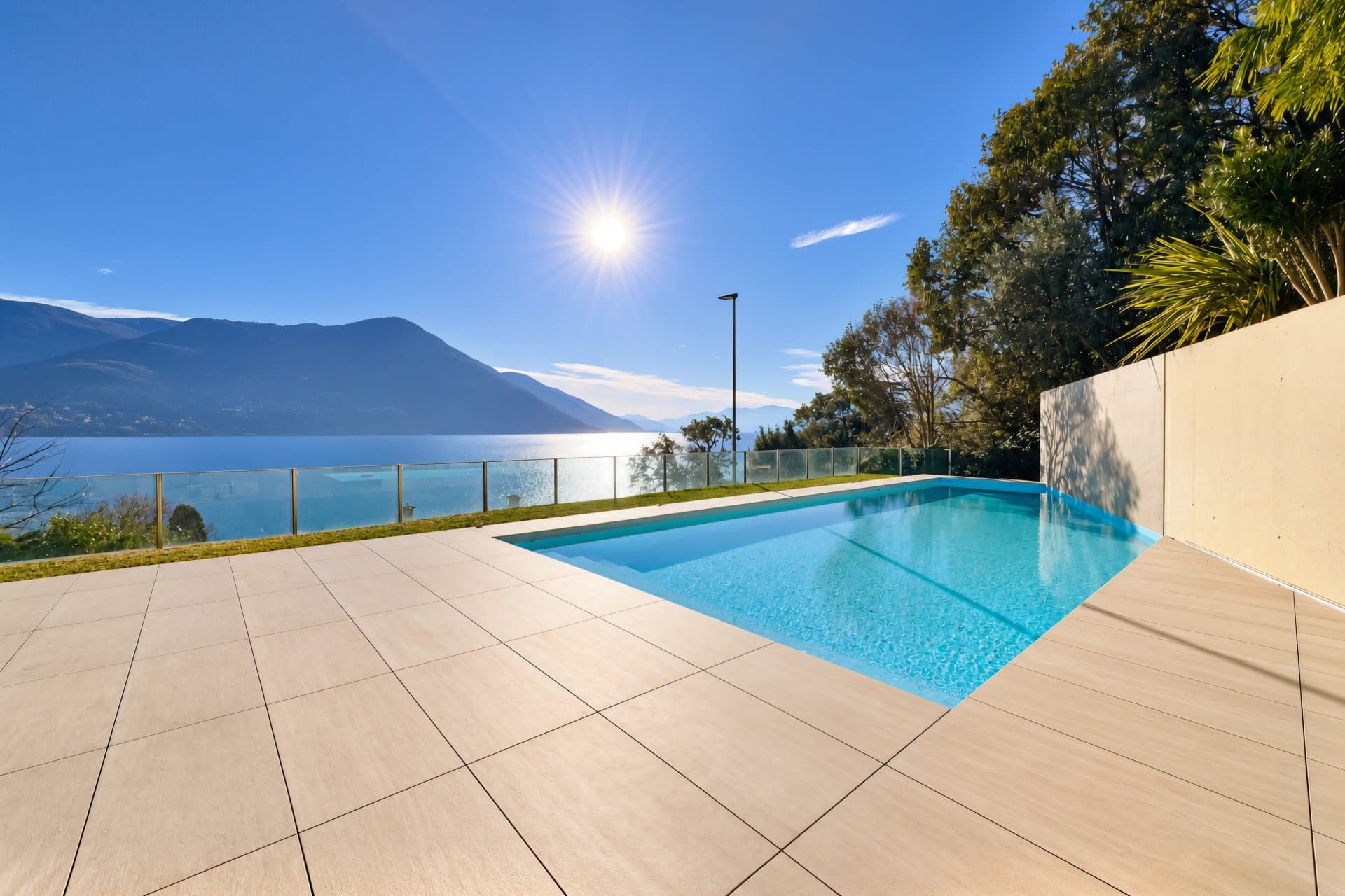 This modern apartment with a private garden, for sale in the exclusive "Beach Residences" complex in Brissago, is also ideal as a second home. - 2
