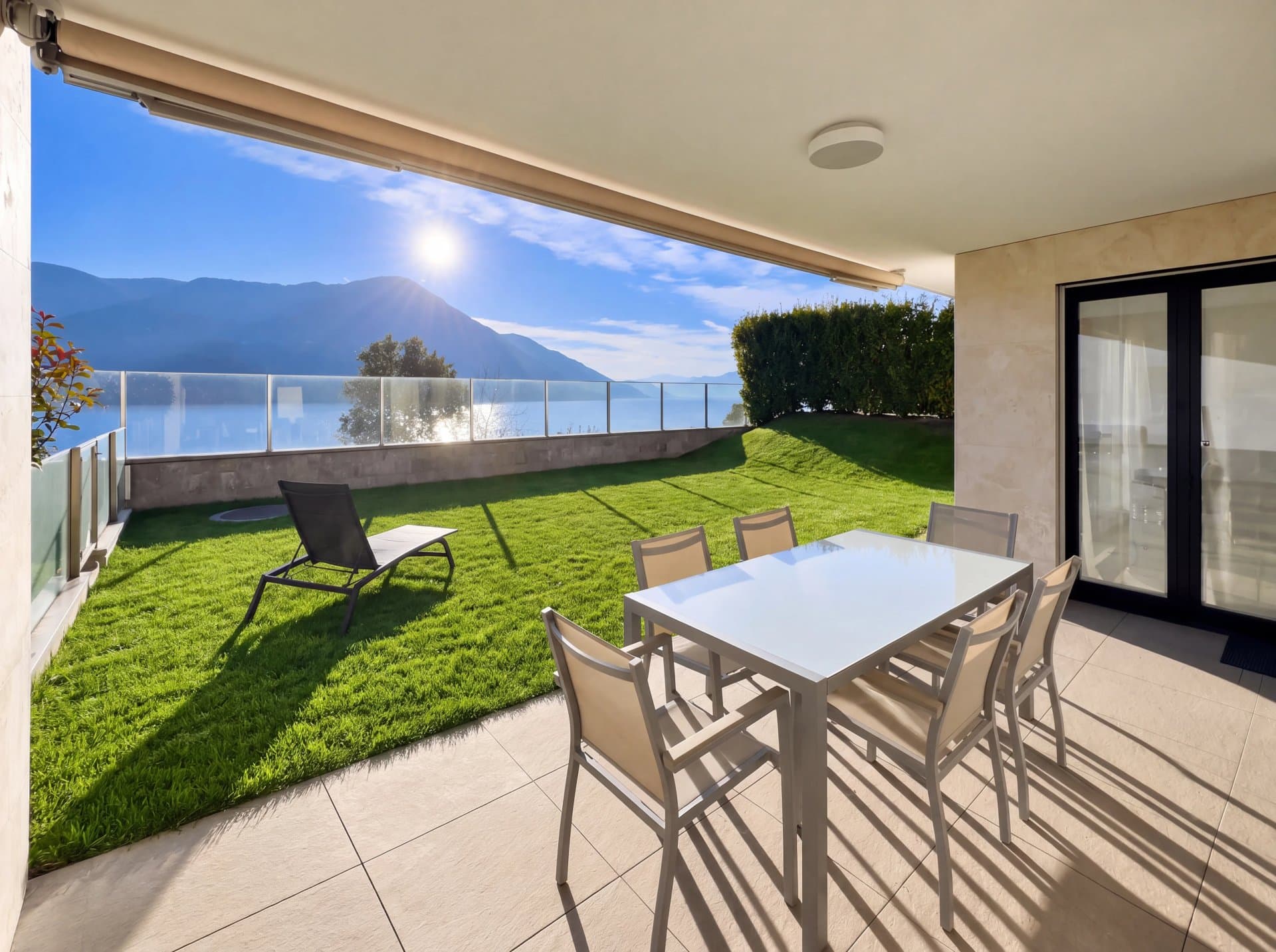 This modern apartment with a private garden, for sale in the exclusive "Beach Residences" complex in Brissago, is also ideal as a second home. - 3