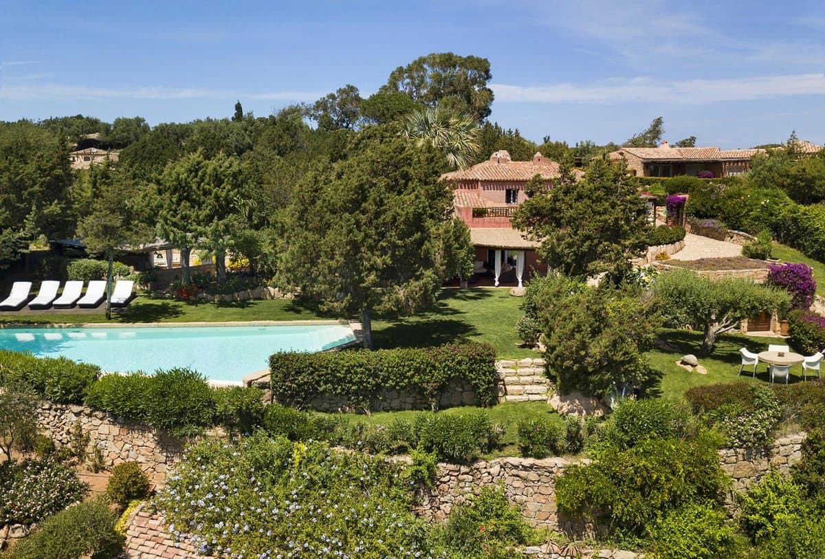 Villa I Corbezzoli is set in La Celvia, an elegant residential enclave within the Consorzio Costa Smeralda at the entrance to Cala di Volpe bay, in northern Sardinia. - 3