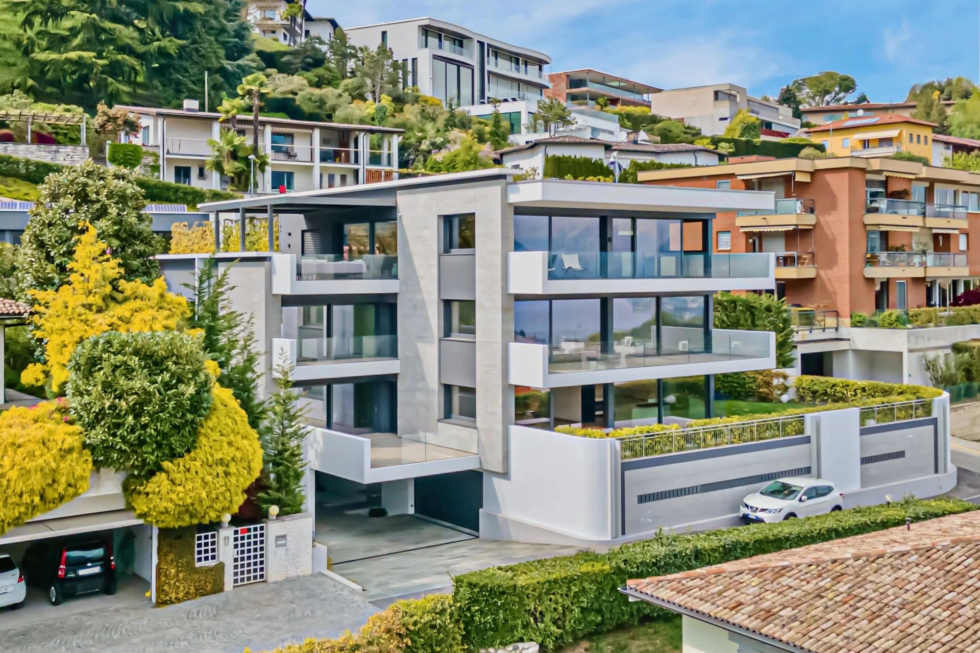 Montagnola: for rent modern 5.5-room apartment with a private garden - 1