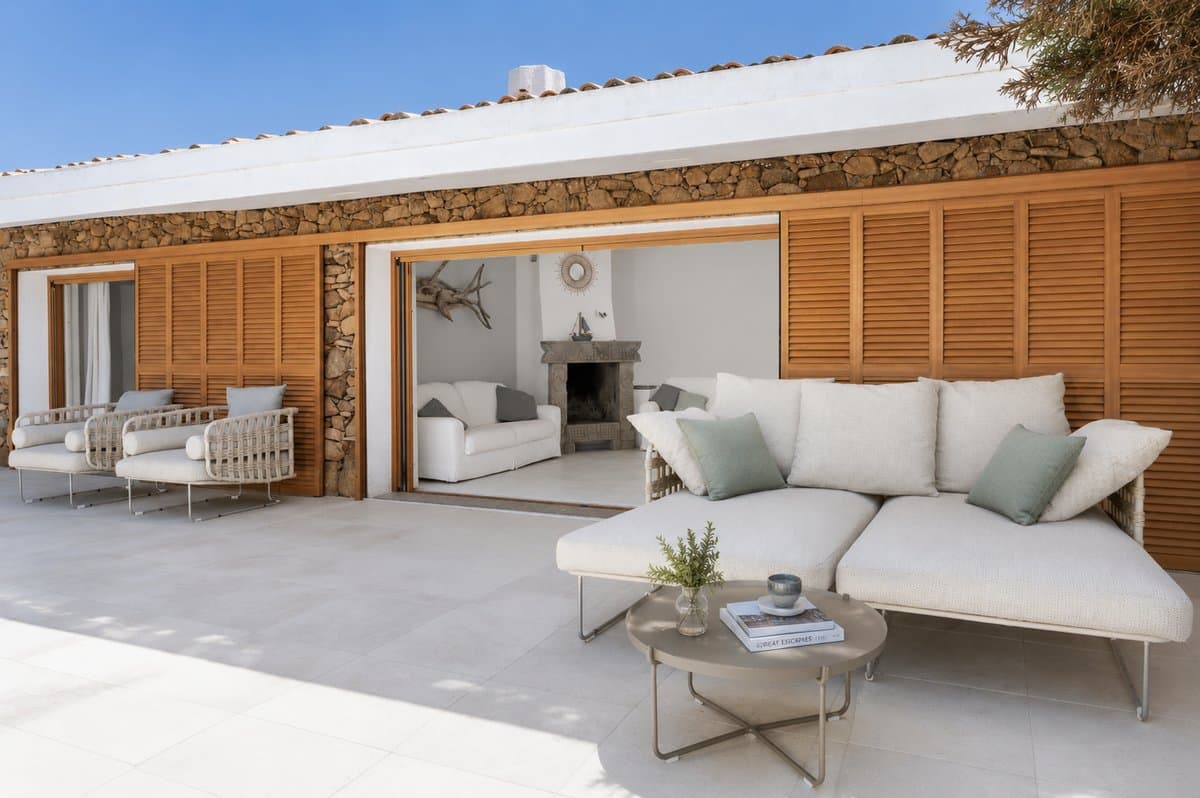 Villa Lu Nidu is set within the exclusive Parco Residenziale Privato di Portobello, just 50 m from Spiaggia di Lu Columbu. - 2