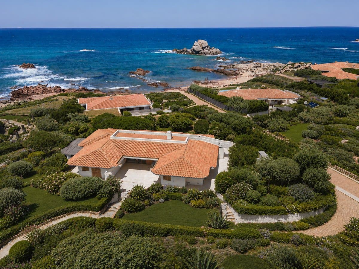 Villa Lu Nidu is set within the exclusive Parco Residenziale Privato di Portobello, just 50 m from Spiaggia di Lu Columbu. - 1