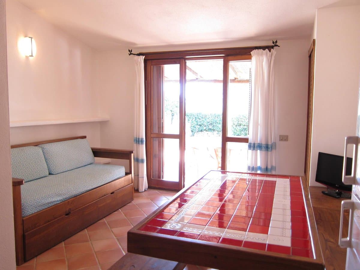 Nestled amid lush greenery within the Marina di Conca Verde residence, the Villetta Trilocale is an elegant rental home built in the evocative Gallurese "Stazzu" architectural style. - 3