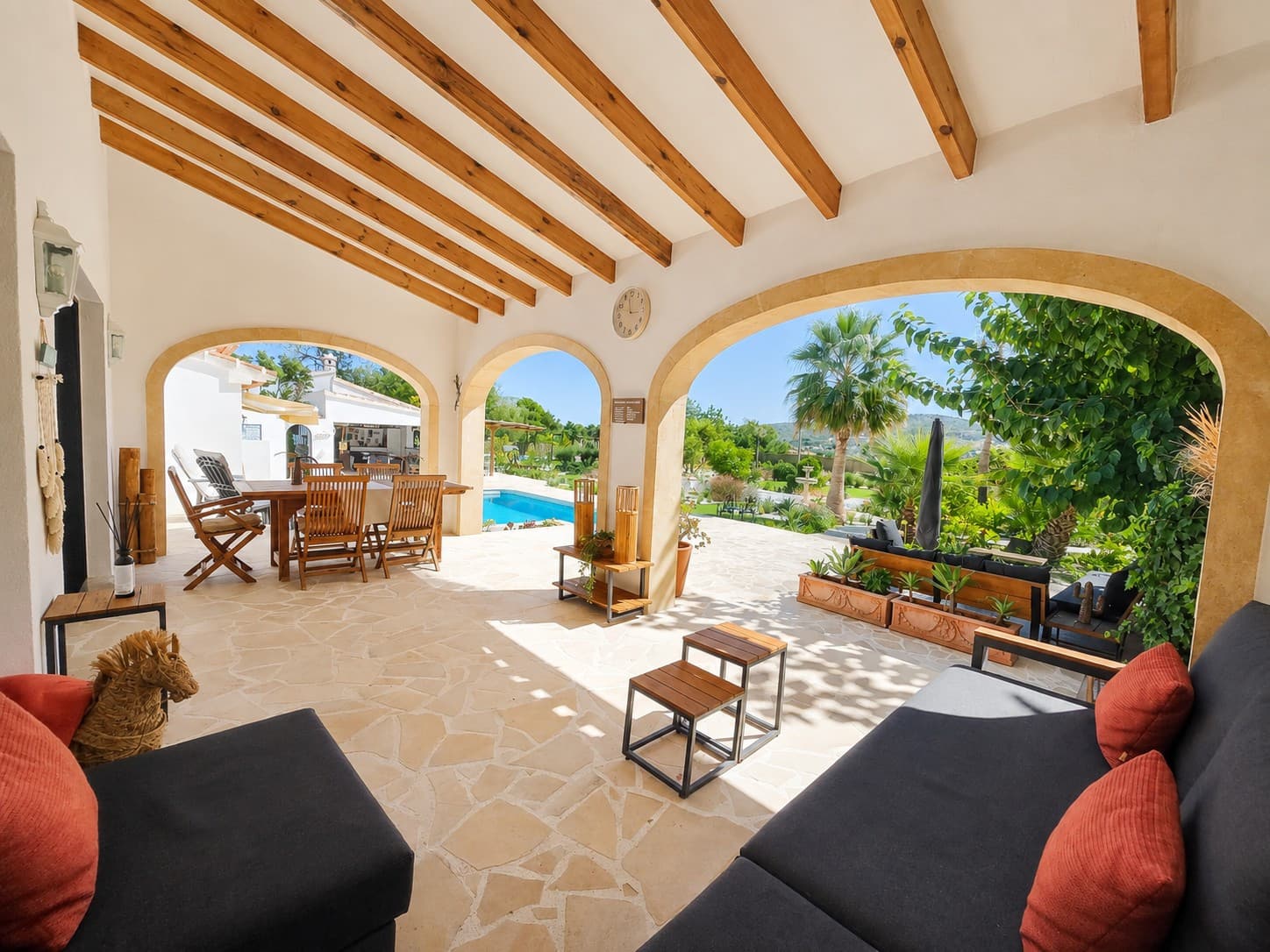 This recently renovated villa is set in the Senioles area of Jávea on a fully south-facing, private and flat plot, with beautiful valley views and a location around a 15-minute walk from the old town. - 20