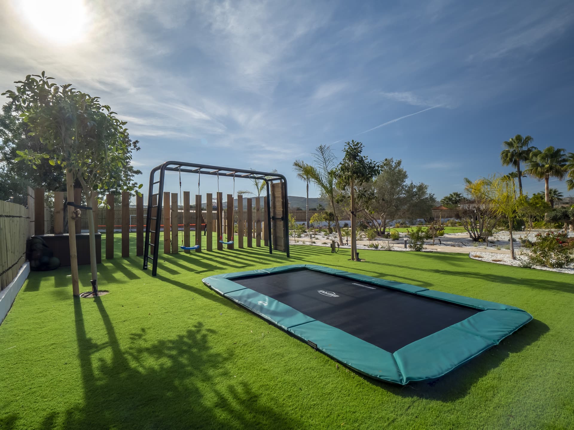 This recently renovated villa is set in the Senioles area of Jávea on a fully south-facing, private and flat plot, with beautiful valley views and a location around a 15-minute walk from the old town. - 29
