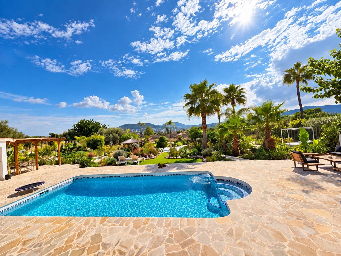 This recently renovated villa is set in the Senioles area of Jávea on a fully south-facing, private and flat plot, with beautiful valley views and a location around a 15-minute walk from the old town. - 21