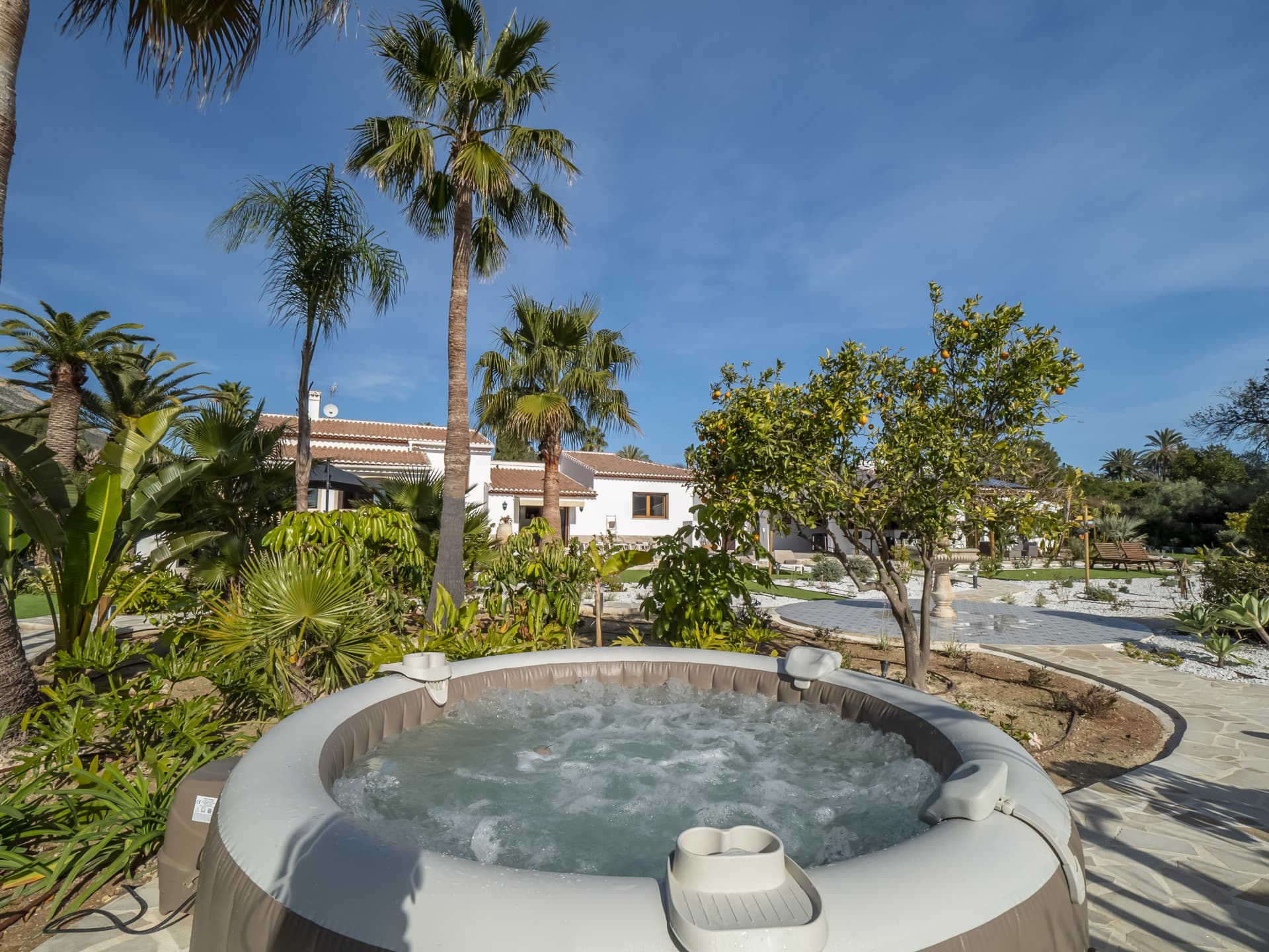 This recently renovated villa is set in the Senioles area of Jávea on a fully south-facing, private and flat plot, with beautiful valley views and a location around a 15-minute walk from the old town. - 30