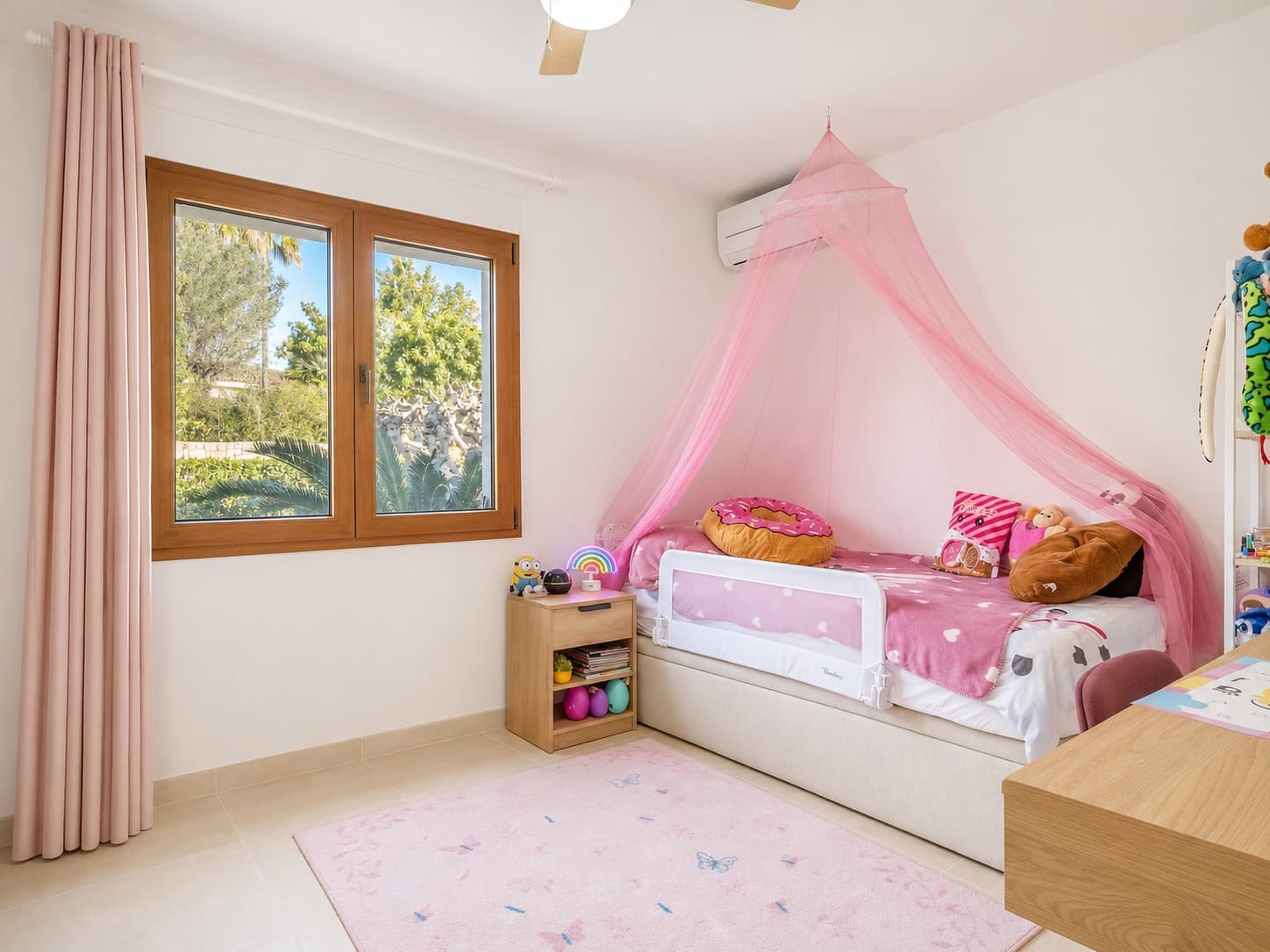 This recently renovated villa is set in the Senioles area of Jávea on a fully south-facing, private and flat plot, with beautiful valley views and a location around a 15-minute walk from the old town. - 19