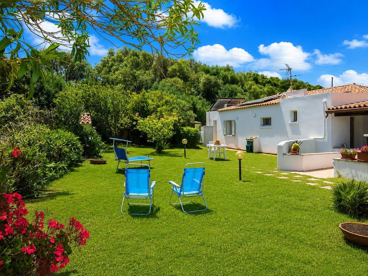 Villa Martina is an exclusive detached residence nestled in the tranquility of the Gallura countryside, 3 km from Santa Teresa di Gallura and a short distance from local amenities and coastal beaches. - 4