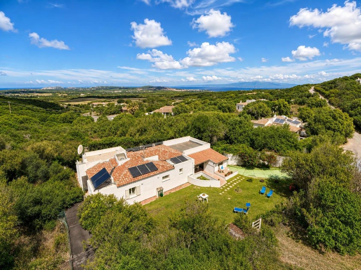 Villa Martina is an exclusive detached residence nestled in the tranquility of the Gallura countryside, 3 km from Santa Teresa di Gallura and a short distance from local amenities and coastal beaches. - 1