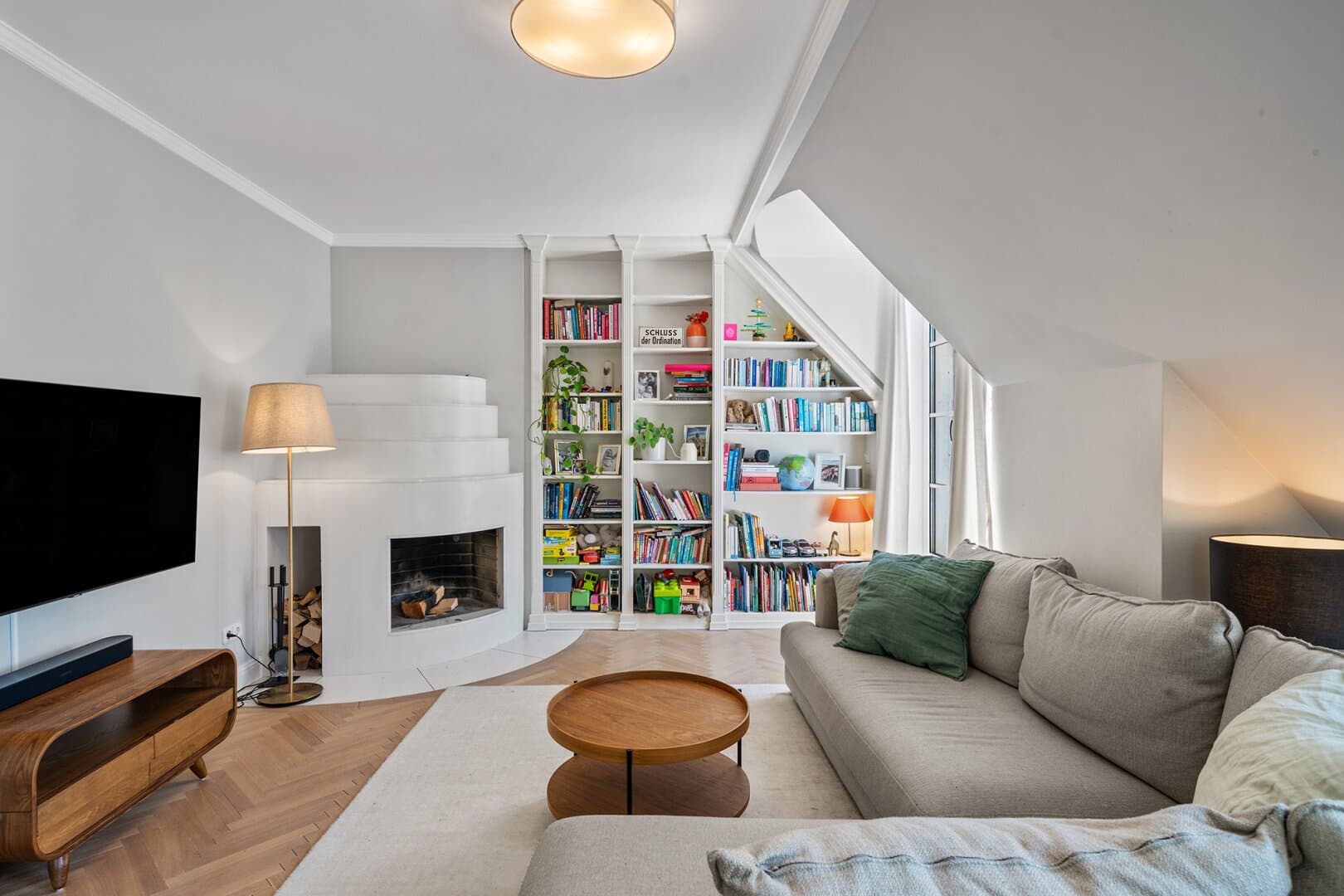 A penthouse flat with sweeping views and the highest standards of - 4