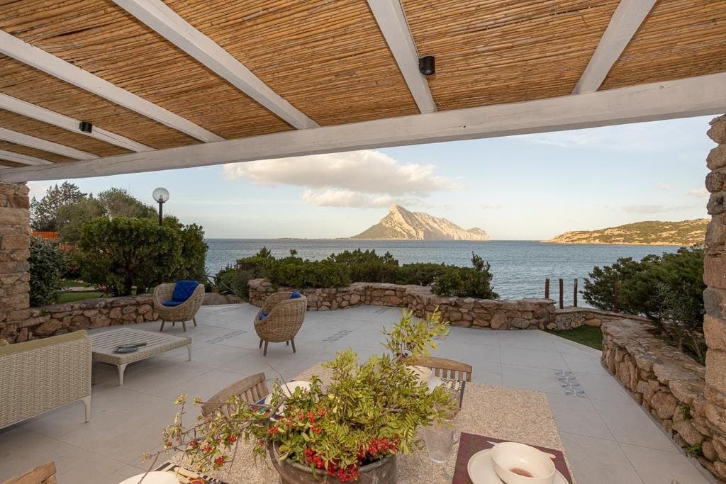 Villa Waterfront Tavolara is an exclusive waterfront residence for rent, located just a short distance from the beach of Cala Girgolu and the amenities of Porto Taverna. - 4