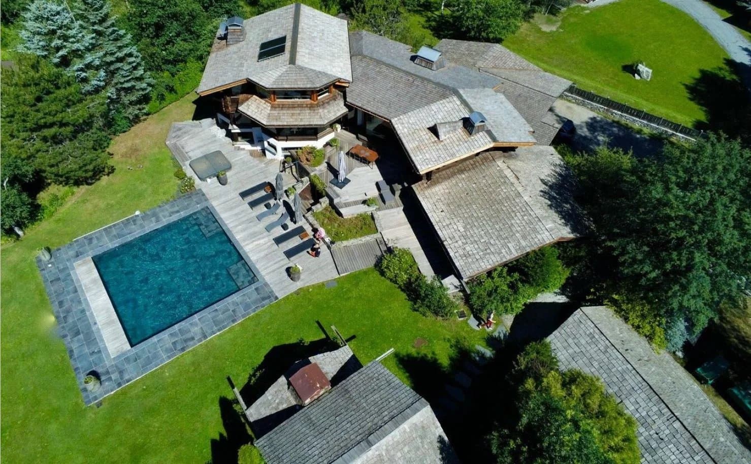 Outstanding chalet with mazot facing Mont-Blanc - 2