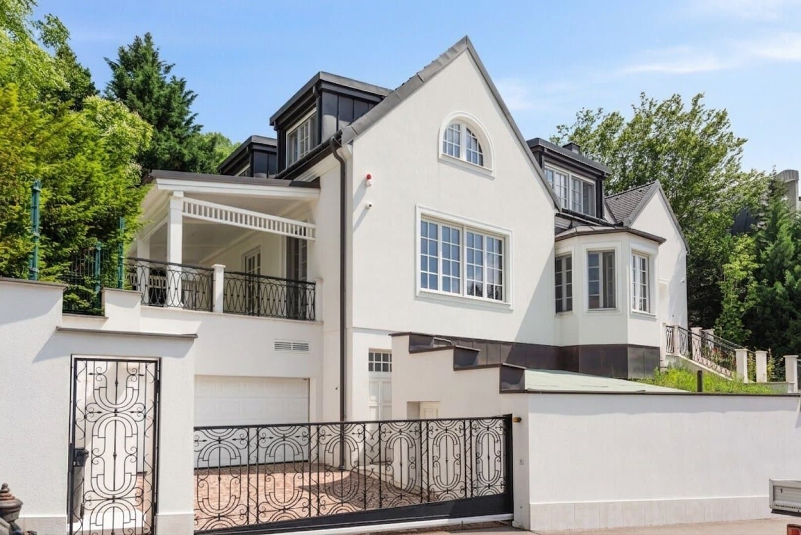 Luxury Villa with Indoor Pool in Döbling - 1