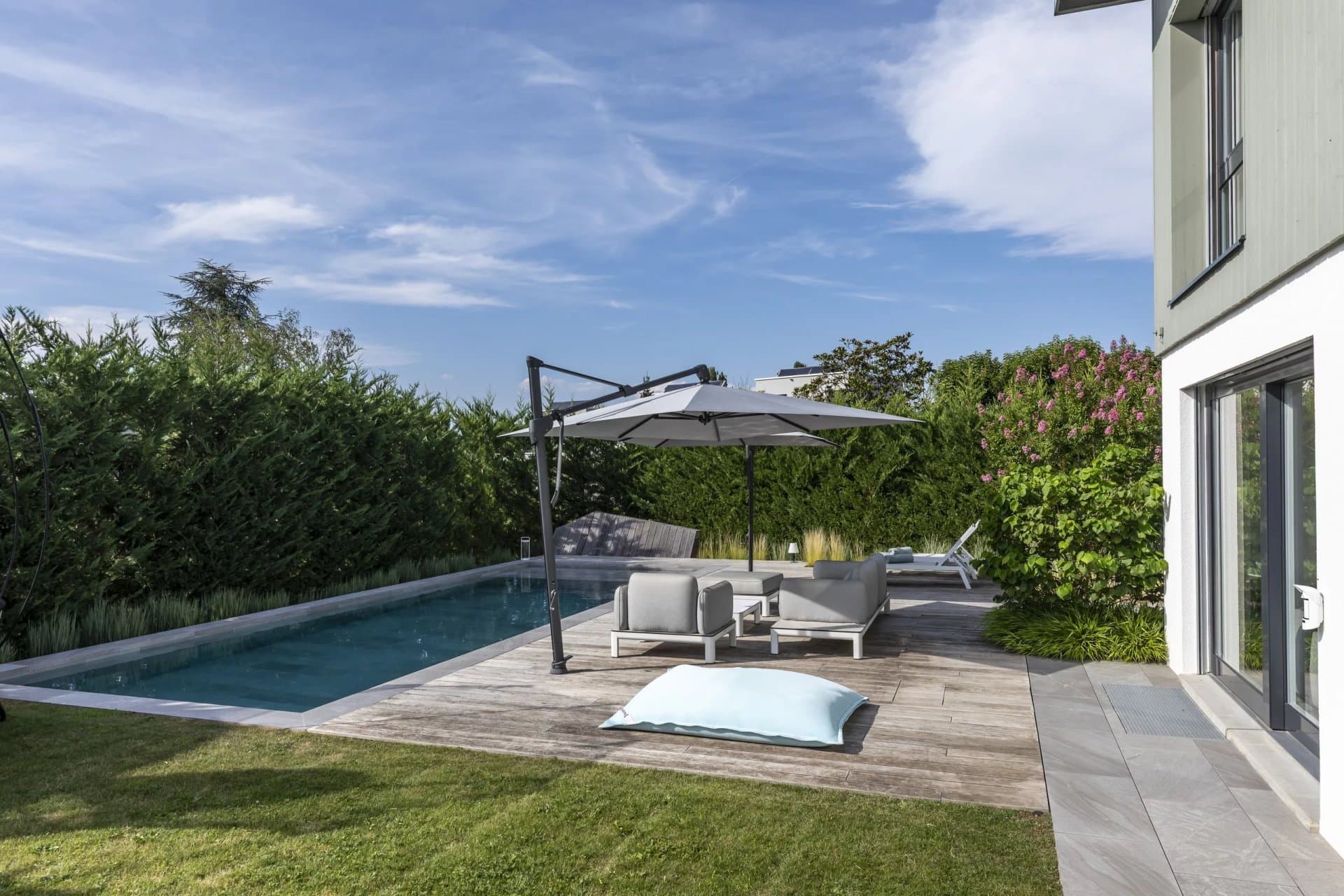 SPLENDID VILLA WITH POOL, VÉSENAZ - 1