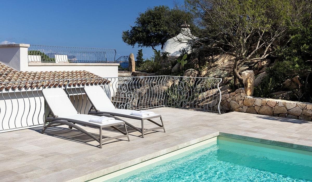 Villa Solemia Cala Girgolu is a contemporary residence available for rent in the Porto San Paolo area, the gateway for boat crossings to the islands of Tavolara, Molara, Piana, and dei Cavalli. - 4