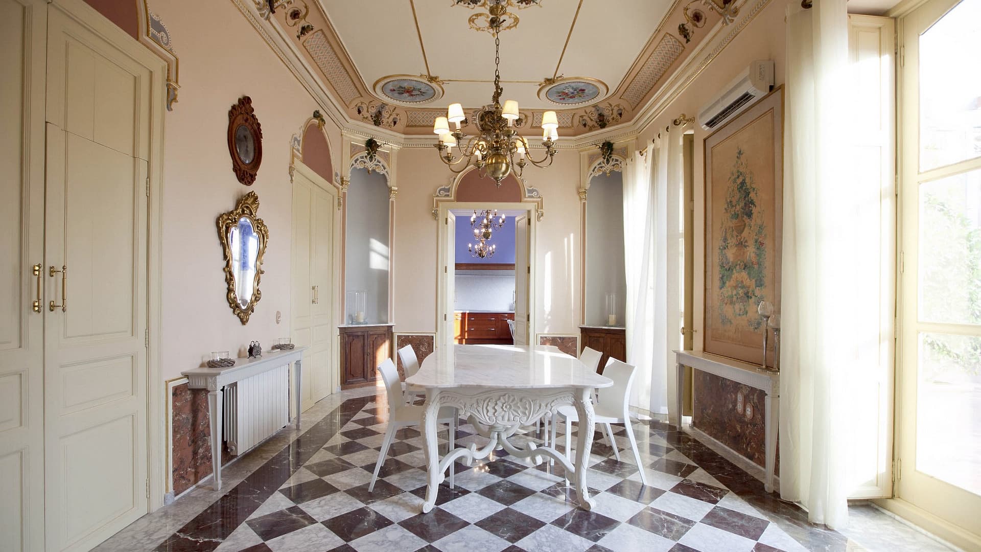This palace-like building located right in the historical centre of Valencia, surrounded by the main attractions of the city, including the Torres de Quart, the Cathedral, the Generalitat, and is… - 2