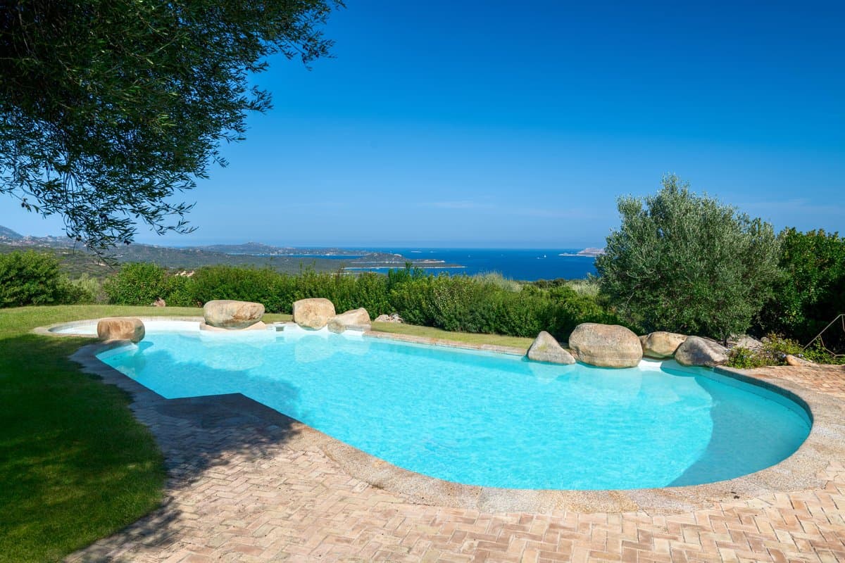 Conceived by Savin Couelle, S'Incantu Estate is an exclusive property set above Portisco, right at the gateway to the Costa Smeralda. - 3