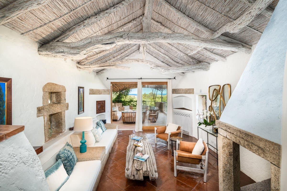 Set in the hills of Pantogia, Villa Marem lies just minutes from the sea, the center, and the Marina di Porto Cervo. - 4