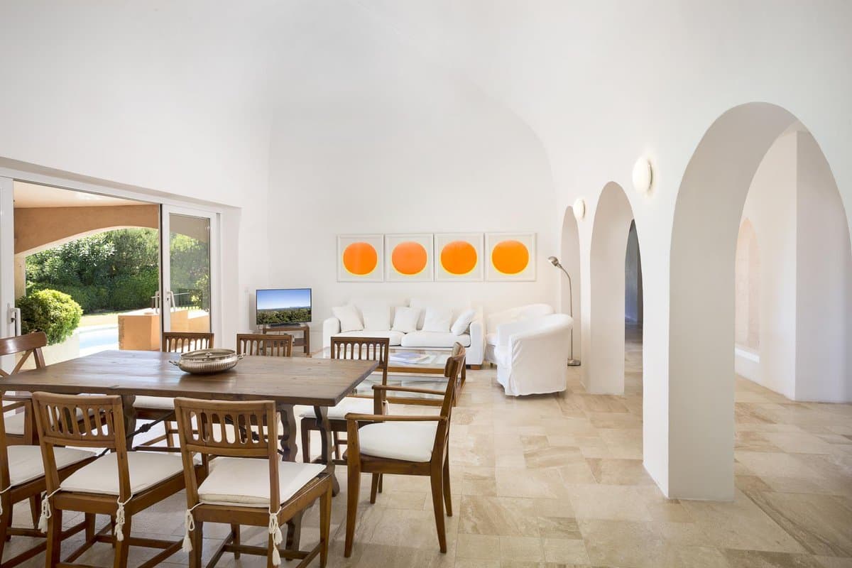 Villa Jolie is an independent residence set against the captivating natural backdrop of Pevero Golf. - 4