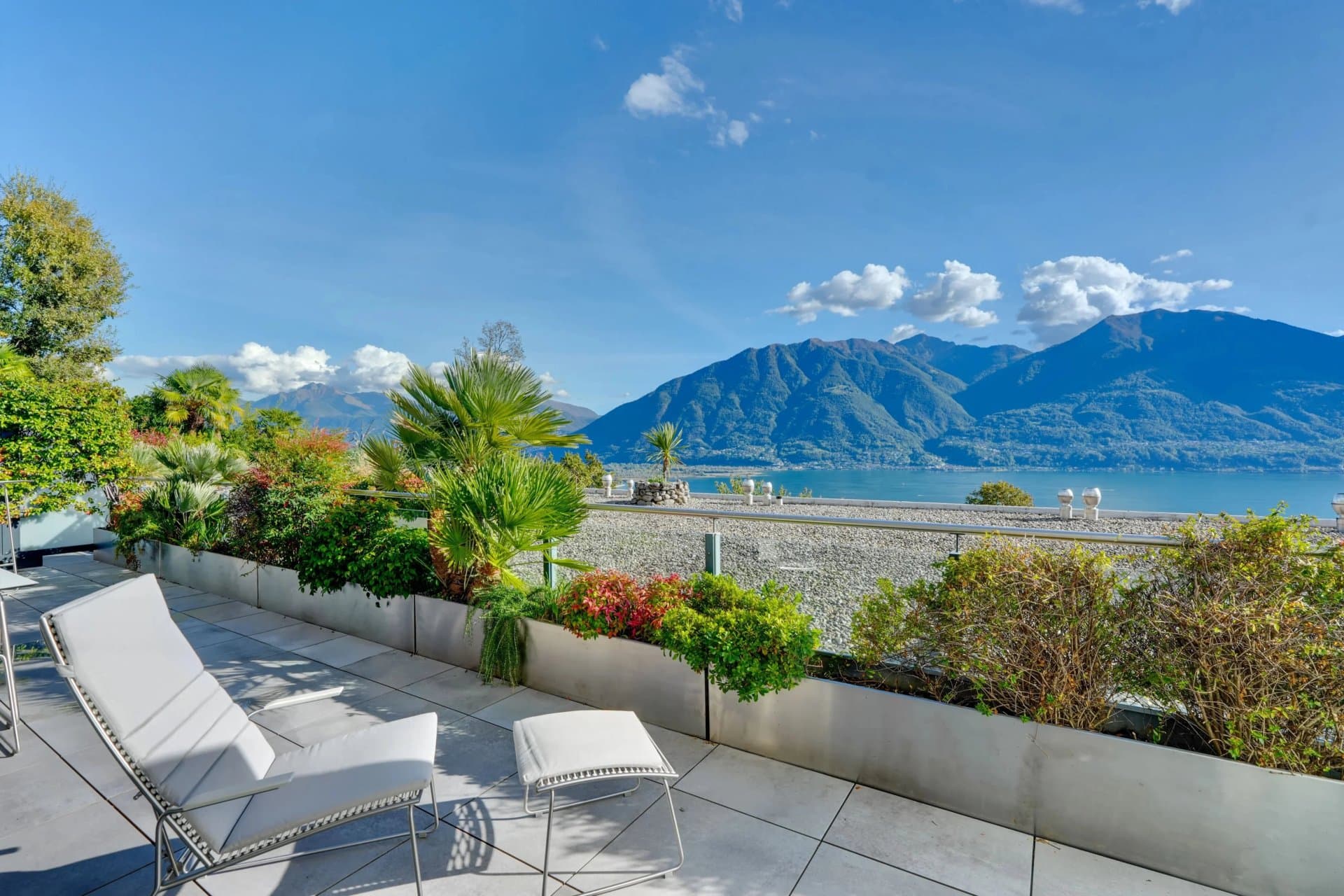 This modern apartment with a terrace is for sale in Minusio and stands out for its bright interiors, contemporary design and beautiful lake views. - 2