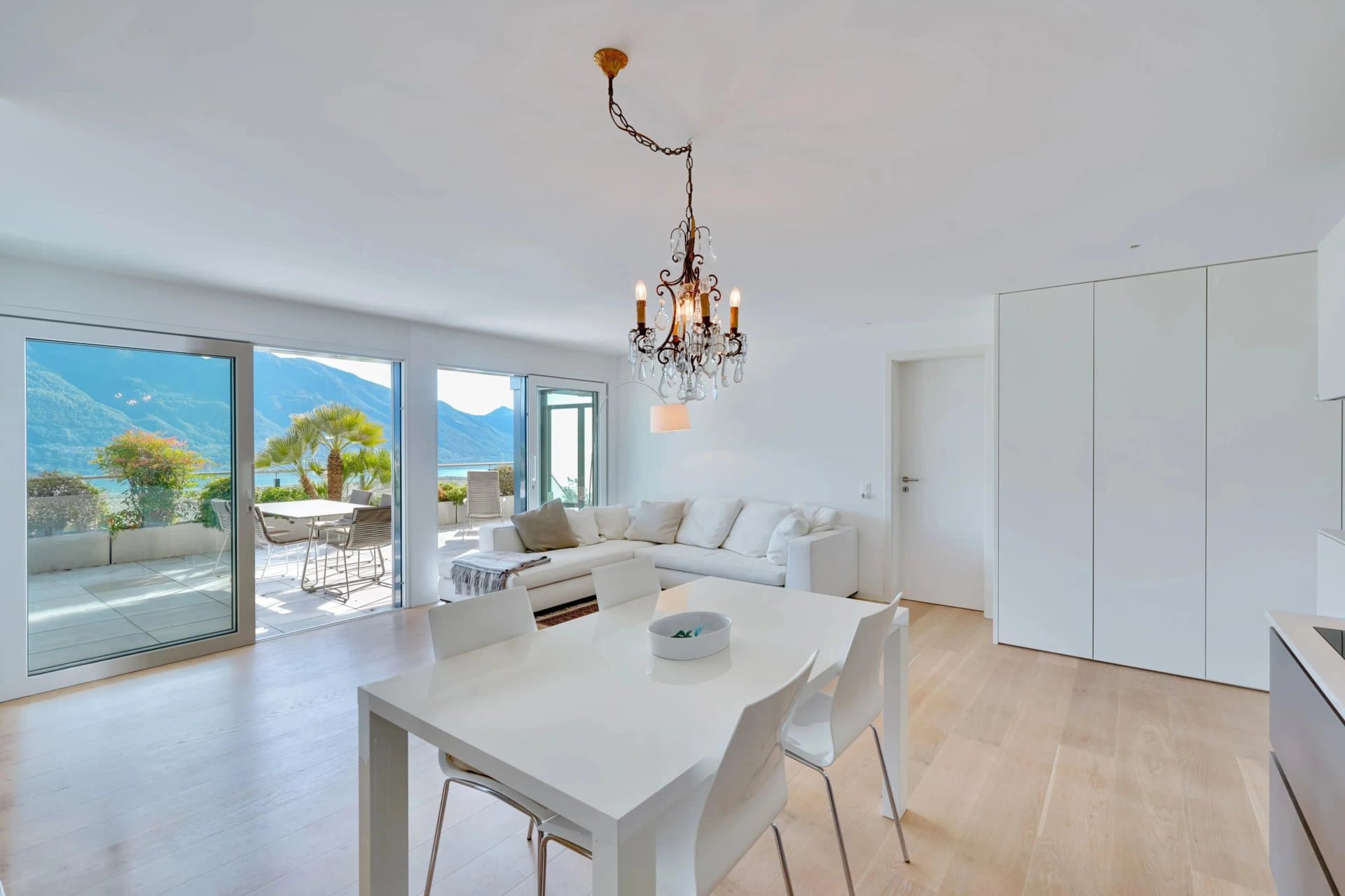 This modern apartment with a terrace is for sale in Minusio and stands out for its bright interiors, contemporary design and beautiful lake views. - 4