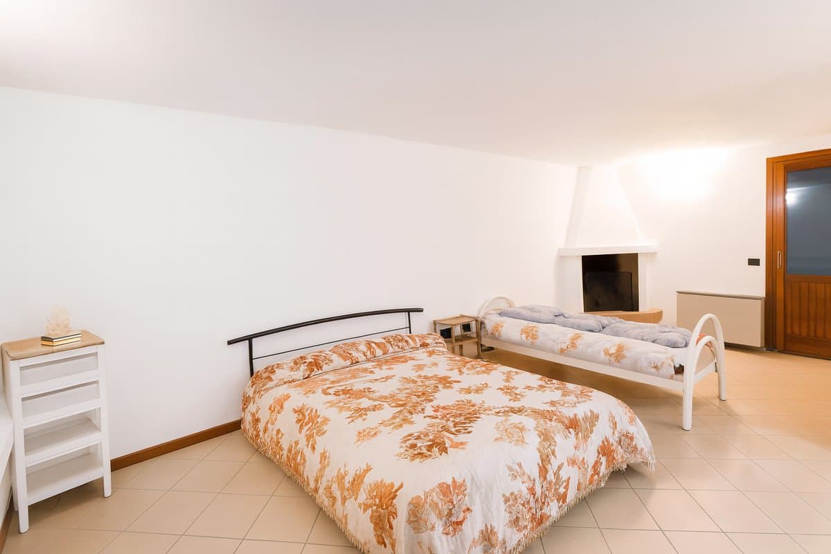 Set within the historic center of Santa Teresa Gallura, this recently built townhouse comprises 2 mirrored and distinct units totaling 260 commercial square meters. - 3