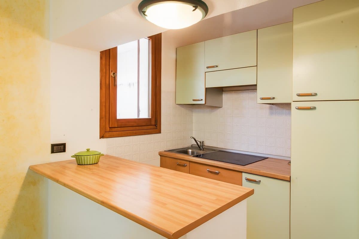 Set within the historic center of Santa Teresa Gallura, this recently built townhouse comprises 2 mirrored and distinct units totaling 260 commercial square meters. - 2