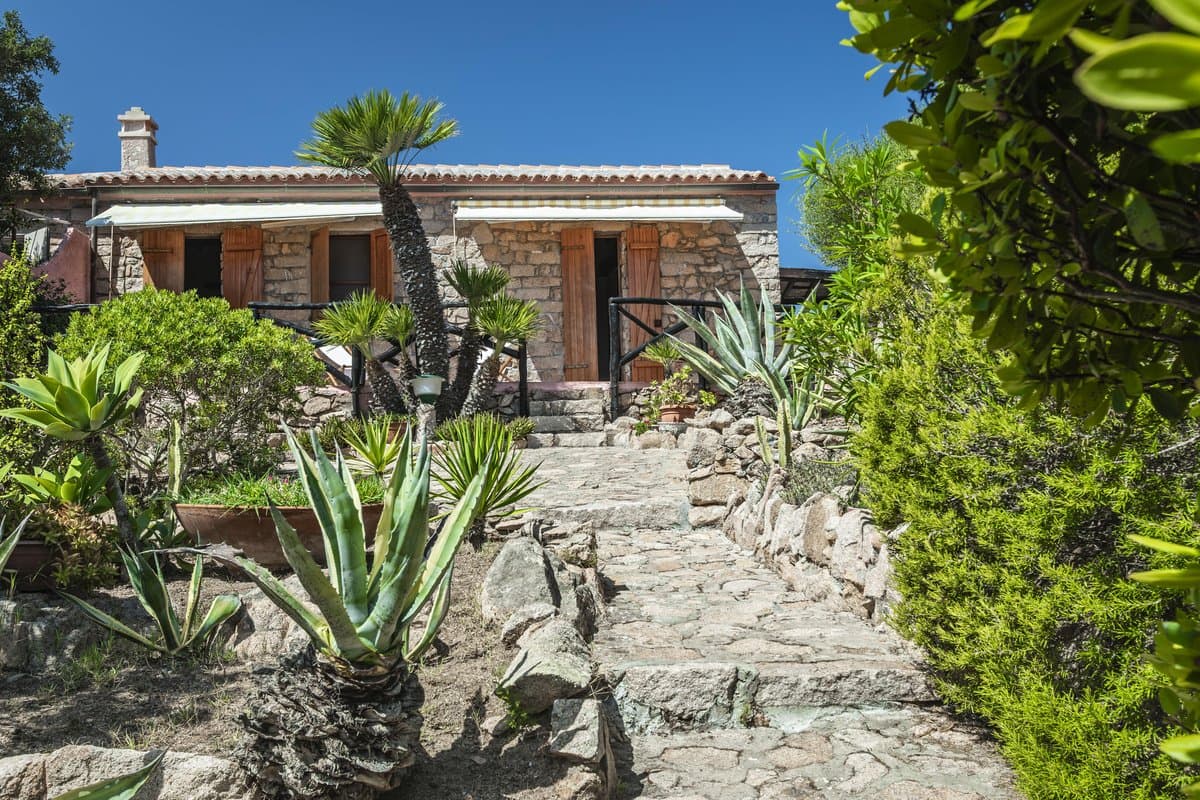 Set on the Isola di Santa Maria, within the Parco Nazionale dell’Arcipelago di La Maddalena, Villa Acqua Azzurra stands as an exclusive retreat immersed in an untouched landscape of granite, sea, and… - 3