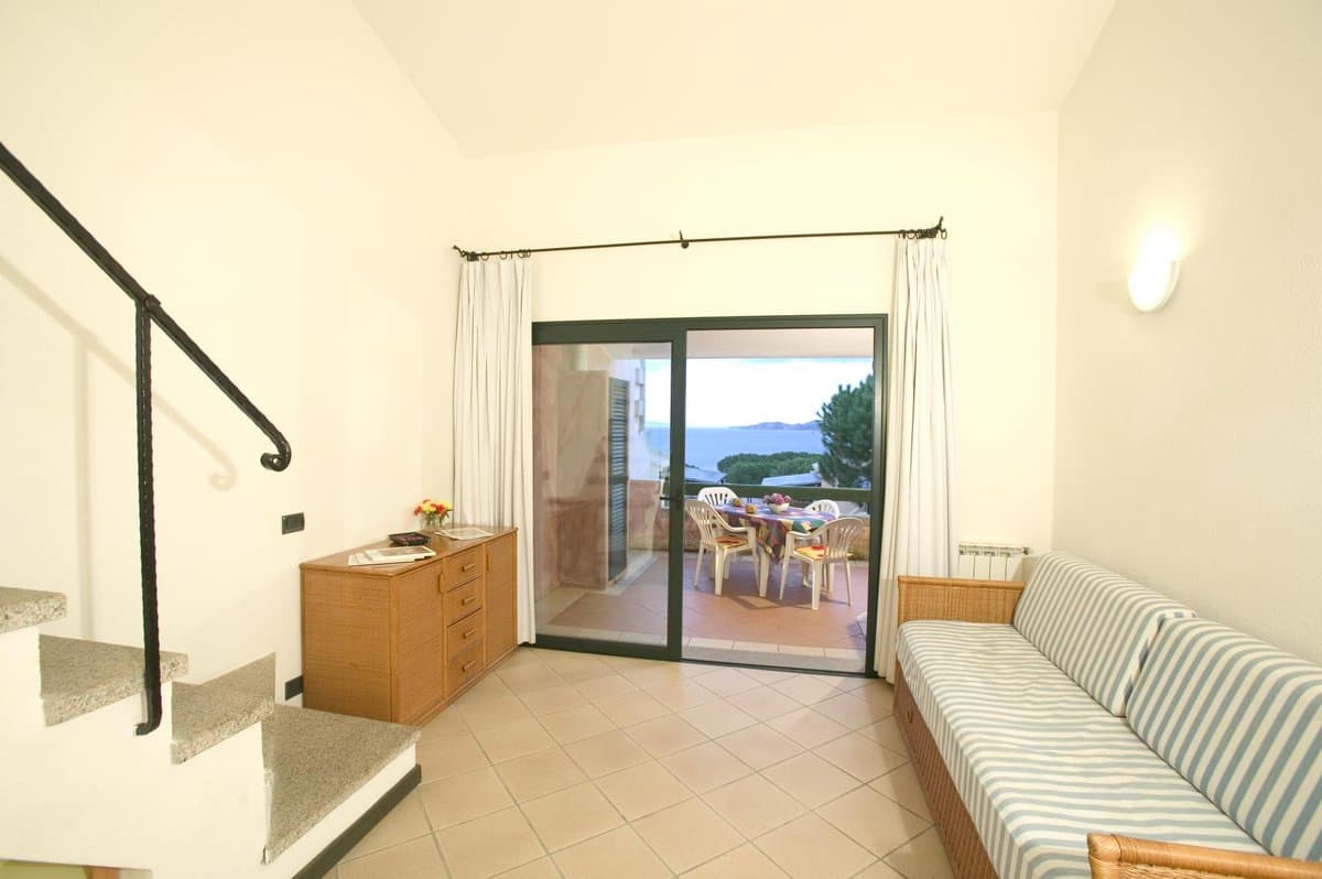 Set on the first floor of the exclusive Baia del Faro residential complex, Appartamento Trilocale F is located 500 m from the town center of Palau and less than 350 m from the sea. - 3