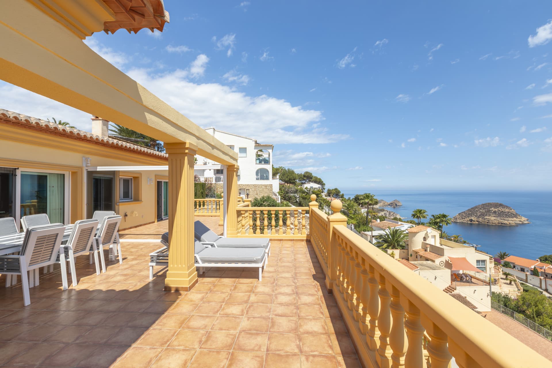 Elegant property with spectacular views of the sea and the island of Portichol in the quiet area of Balcón al Mar in Jávea (Aicante) Spain. - 3