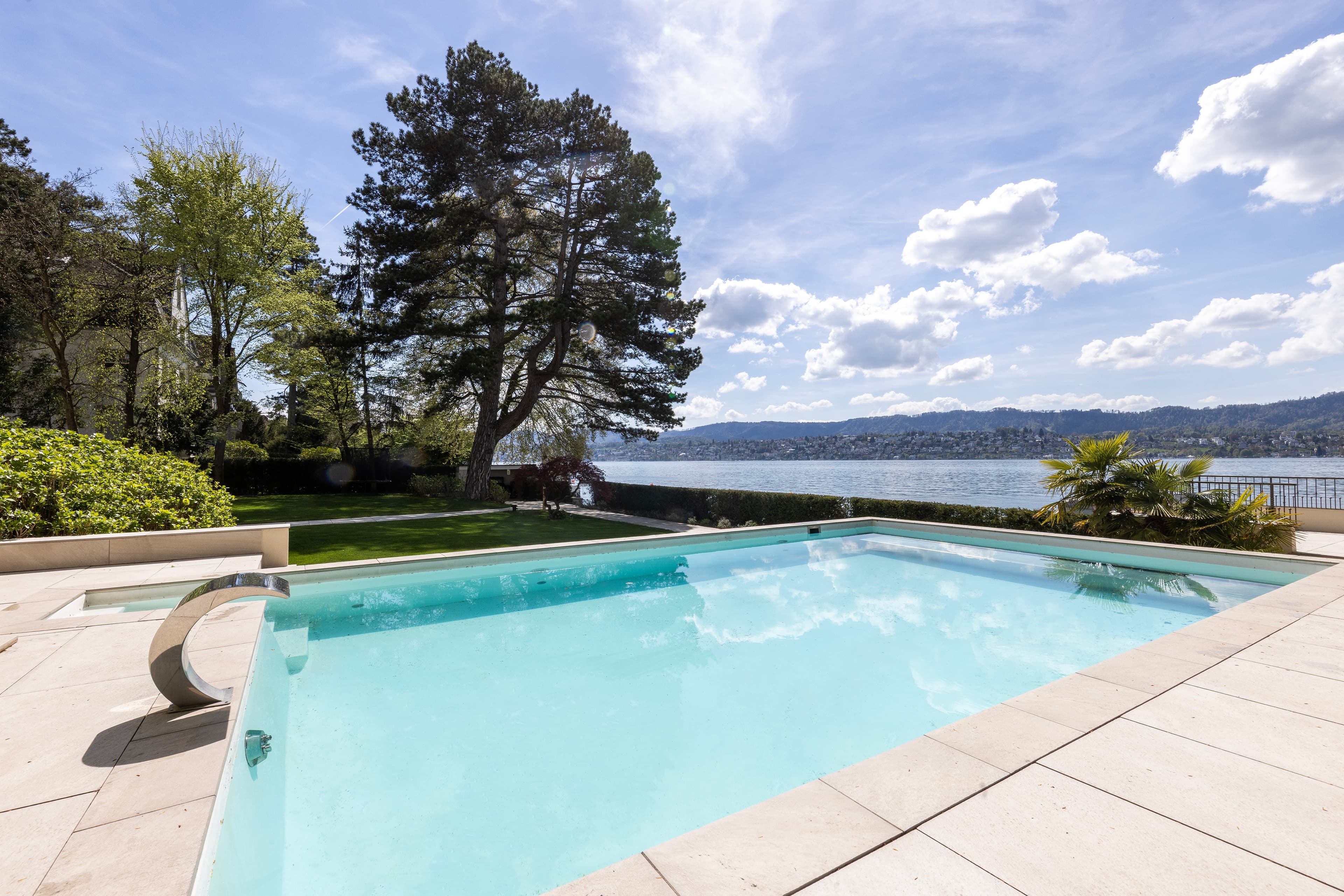 Luxusvilla am See mit Garten, Aussenpool und privatem Bootshaus - 5